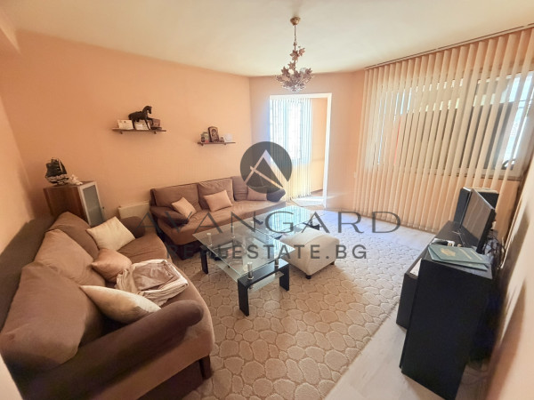 ТРИСТАЕН С ГАРАЖ В ЦЕНАТА / КАМЕНИЦА 1