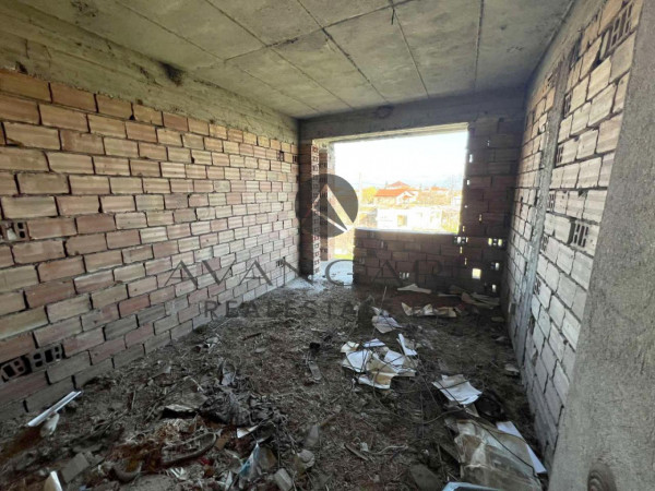 DETACHED HOUSE WITH YARD / Skutare village