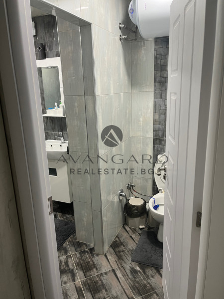 Обзаведен двустаен гимн. Васил Коларов