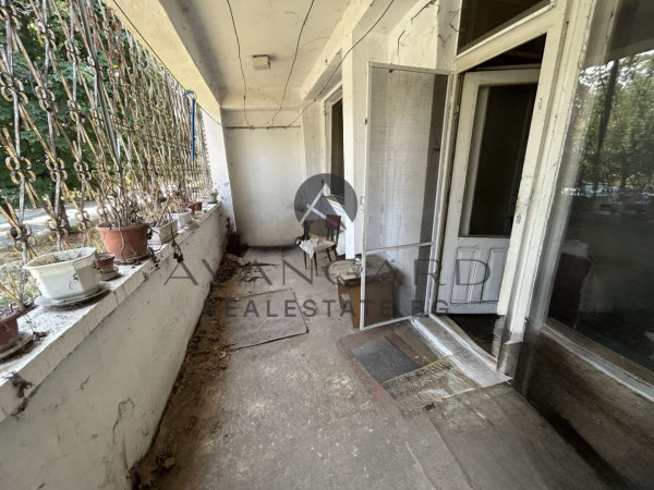 One -bedroom with three separate rooms / Karshiyaka