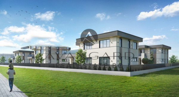 САМОСТОЯТЕЛНА КЪЩА С ДВОР! КОМАТЕВО!