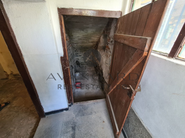 Floor of a House with yard and garage / Smirnenski