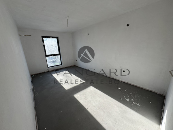 ACT 15 !!! THREE-ROOM APARTMENT!!! CENTER EAST !!!