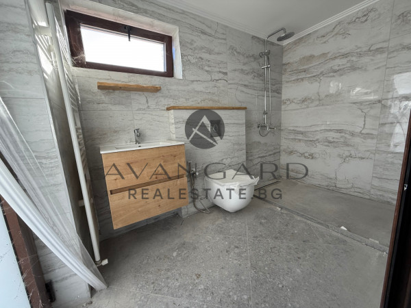 САМОСТОЯТЕЛНА КЪЩА С ДВОР! с. Брестник