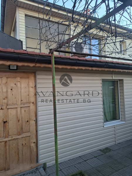 House with 1,700 sq.m. yard/ Kostievo