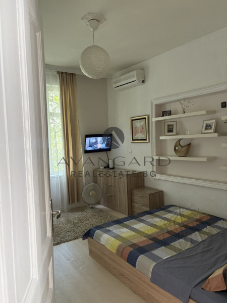 Spacious floor of house / real square footage / top location