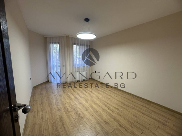 Стилно обзаведен тристаен / Мараша