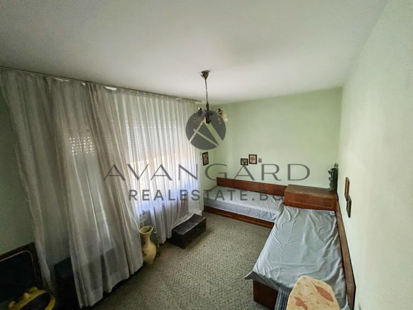 ТРИСТАЕН С РЕАЛНА КВАДРАТУРА !