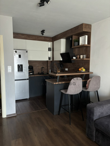 TWO-ROOM FURNISHED / HUNGRY FIELD