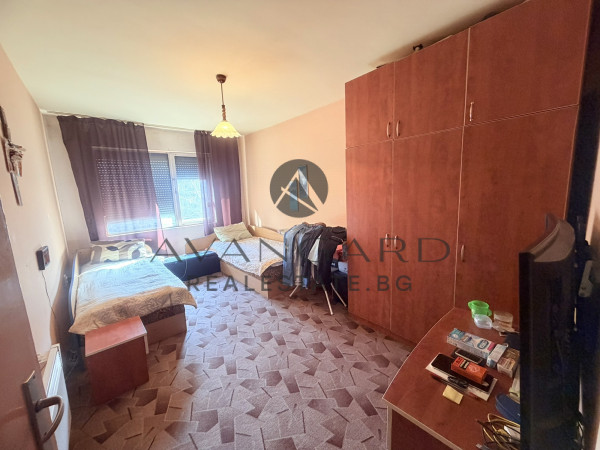 ТРИСТАЕН С ГАРАЖ В ЦЕНАТА / КАМЕНИЦА 1