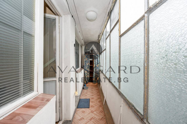 THREE-ROOM APARTMENT WITH REAL SQUARE AREA IN A TOP LOCATION IN KAMENITSA 1!!!