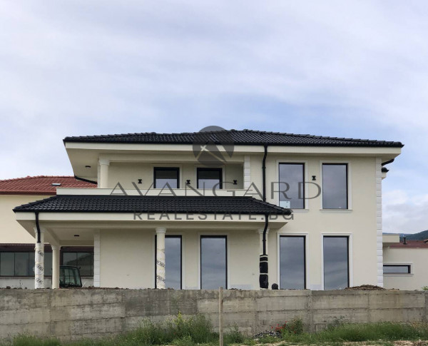 ЛУКСОЗНА КЪЩА В С. БЕЛАЩИЦА С НЕВЕРОЯТНА ГЛЕДКА КЪМ ПЛОВДИВ