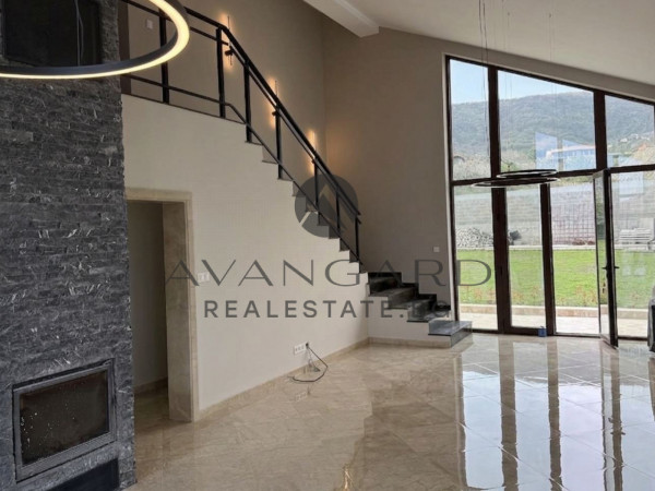 САМОСТОЯТЕЛНА КЪЩА С ДВОР! с. Брестник