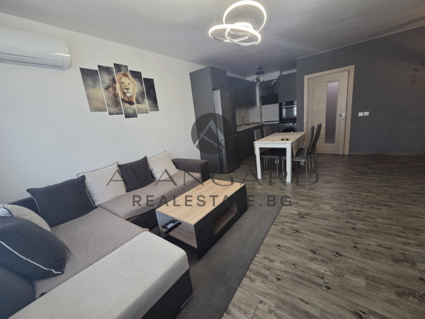 SPACIOUS/BEDROOM/YOUTH HILL