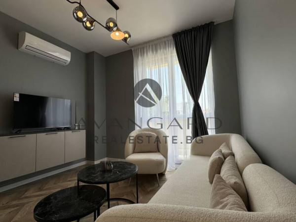 Luxury one -bedroom / south exposure