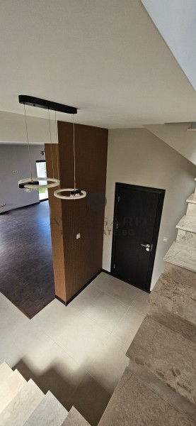 TWO-STOREY HOUSE Belashtitsa village