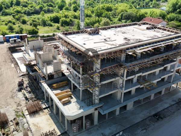 ДВУСТАЕН ЛУКСОЗНА СГРАДА