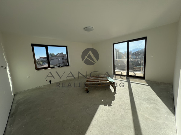 Самостоятелна двуетажна къща с акт 16 в Крумово