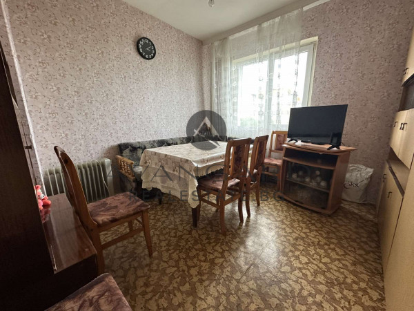 ПРОСТОРЕН ТРИСТАЕН / РЕАЛНА КВАДРАТУРА / ЮЖНО ИЗЛОЖЕНИЕ