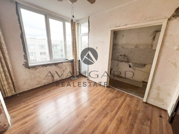 ДВУСТАЕН С ТРИ ОТДЕЛНИ СТАИ / КЮЧУК ПАРИЖ