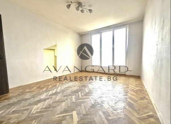 Двустаен с три отделни стаи / Мараша