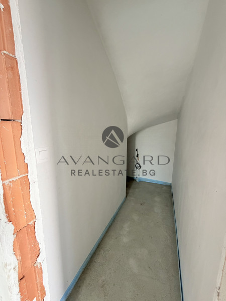 ДВУЕТАЖНА КЪЩА С ДВЕ ПАРКОМЕСТА ПРЕД АКТ 16