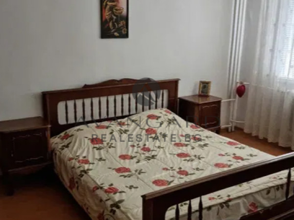ТРИСТАЕН ОБЗАВЕДЕН