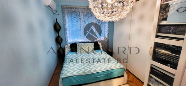 CENTRAL STATION! THREE BEDROOM FURNISHED!