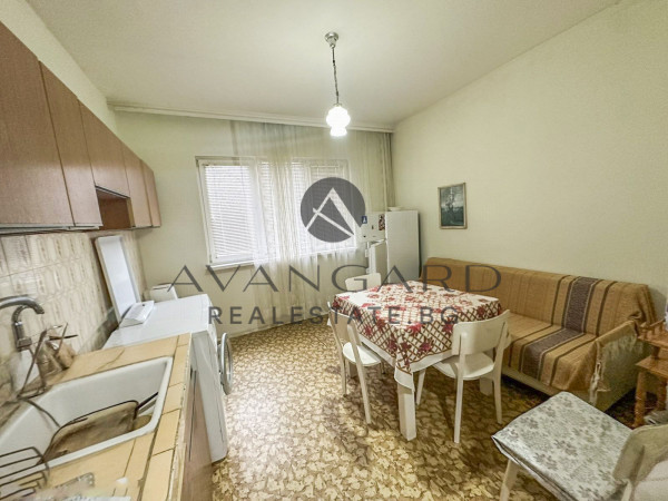 Тристаен с четири отделни стаи и РЕАЛНА квадратура / Белите Брези