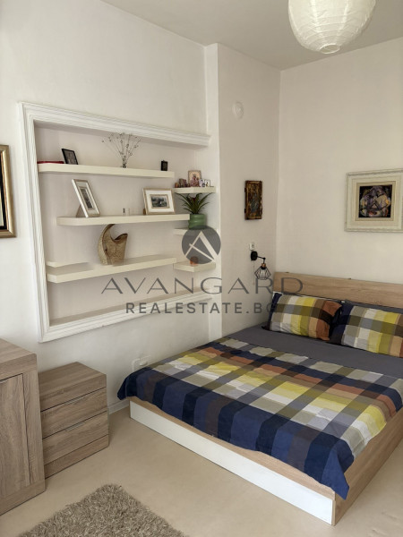 Spacious floor of house / real square footage / top location