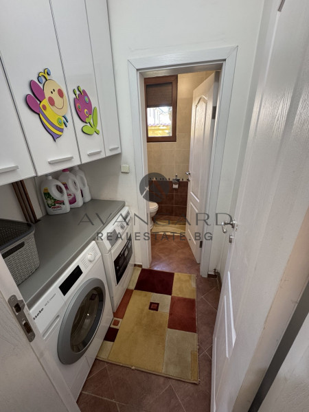 САМОСТОЯТЕЛНА ЛУКСОЗНА КЪЩА С ДВОР  В ОСТРОМИЛА !!!