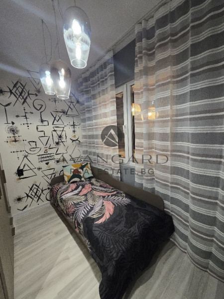 ТРИСТАЕН ОБЗАВЕДЕН / КЪРШИЯКА