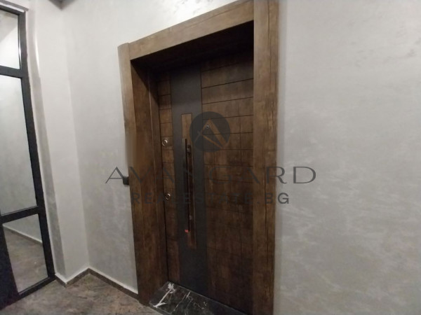 АКТ 16! Тристаен апартамент С 34 кв.м. ХОЛ / Младежки Хълм