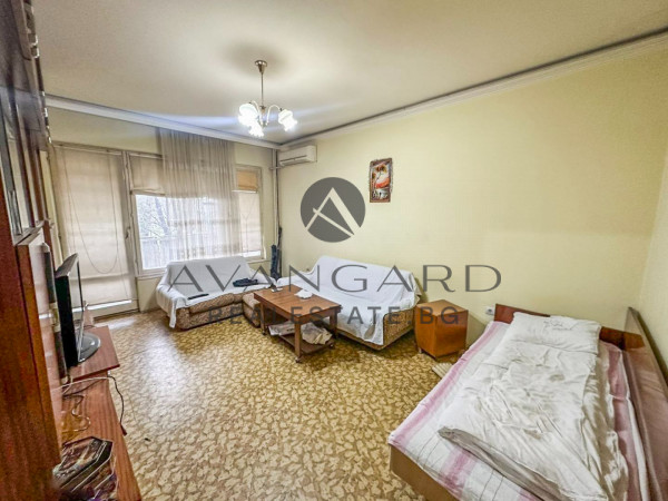 Тристаен с четири отделни стаи и РЕАЛНА квадратура / Белите Брези