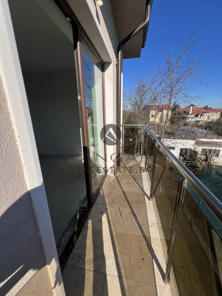 Самостоятелна двуетажна къща с акт 16 в Крумово