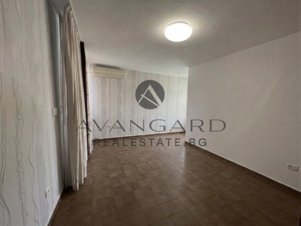 THREE-ROOM APARTMENT WITH FOUR SEPARATE ROOMS! THRACIA