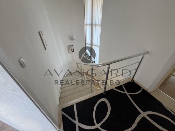 САМОСТОЯТЕЛНА ЛУКСОЗНА КЪЩА С ДВОР  В ОСТРОМИЛА !!!