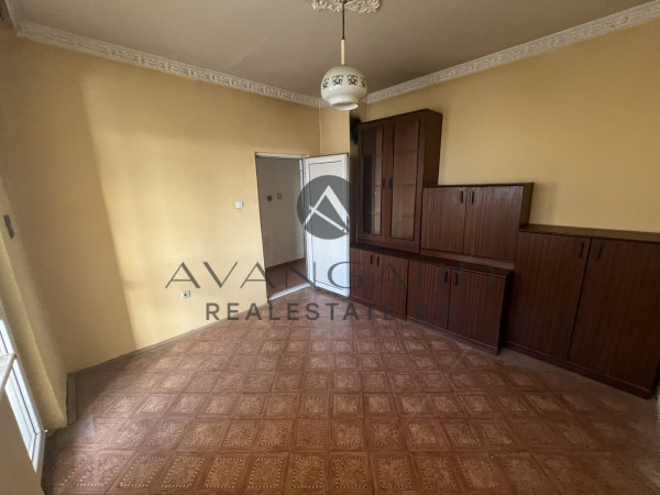 BARGAINFUL! Three-room REAL SQUARE AREA