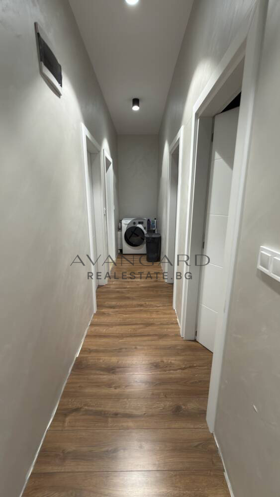 Къща с 2 покрити паркоместа/ Гребна база