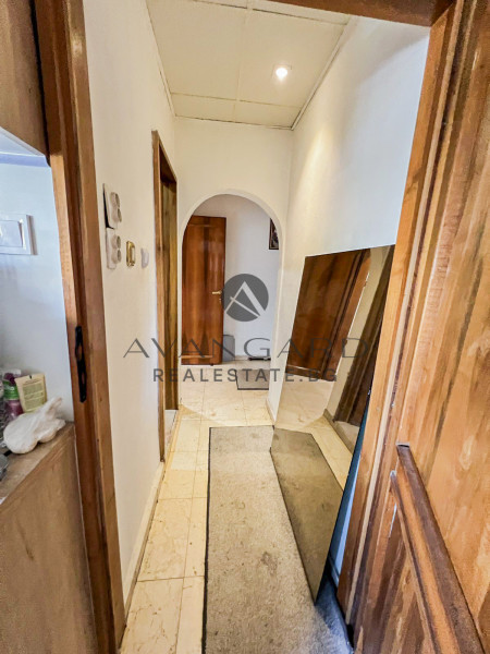 FOUR-ROOM APARTMENT IN KAMENITSA 1