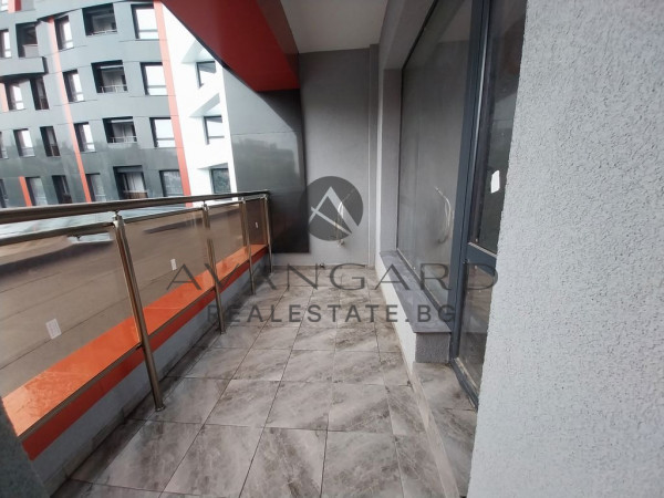 АКТ 16! Тристаен апартамент С 34 кв.м. ХОЛ / Младежки Хълм