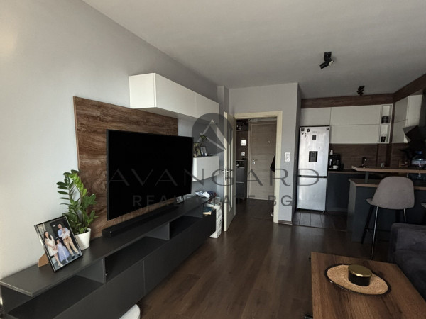 ДВУСТАЕН ОБЗАВЕДЕН / ГЛАДНО ПОЛЕ