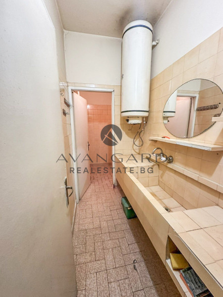 Тристаен с четири отделни стаи и РЕАЛНА квадратура / Белите Брези