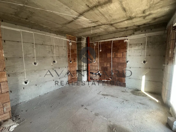 ACT 14! Three-room SMALL MODERN BUILDING