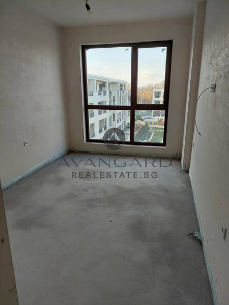 Четиристаен с ГАРАЖ И ПАРКОМЯСТО ГРЕБНА БАЗА