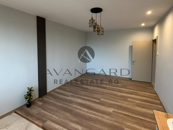 Обзаведен тристаен Кючук Париж