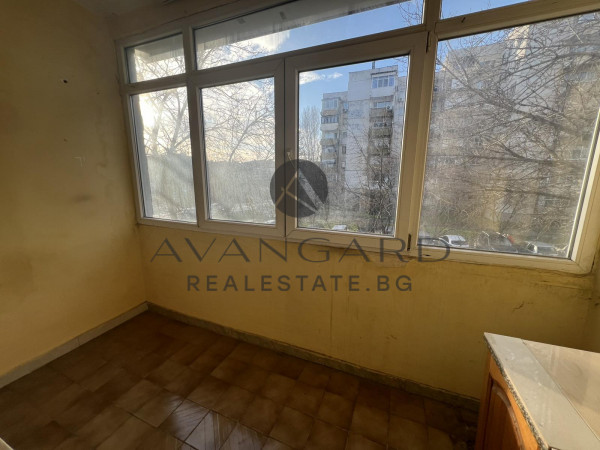 BARGAINFUL! Three-room REAL SQUARE AREA