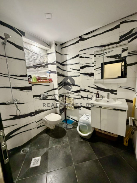 ДВУСТАЕН ЧЕТВЪРТЪК ПАЗАРА