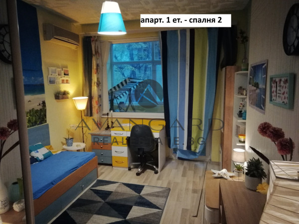 Тристаен до Пеещите фонтани