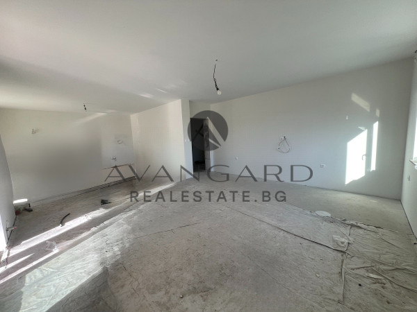 Самостоятелна двуетажна къща с акт 16 в Крумово